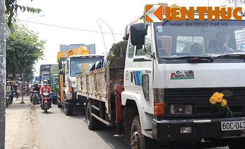 Không đèn giao thông, vắng CSGT, ngã tư tắc đường liên tục