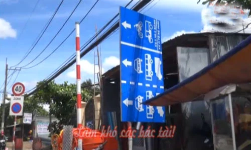 Loạt biển báo giao thông có cũng như không ở TP HCM