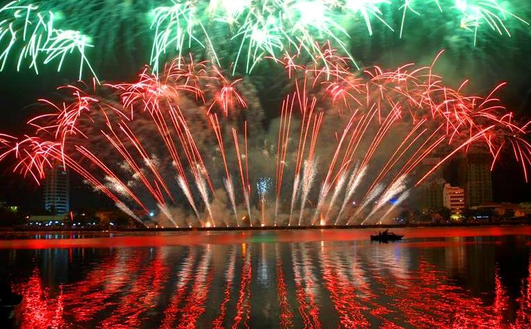 Chiêm ngưỡng đại tiệc pháo hoa trên sông Hàn