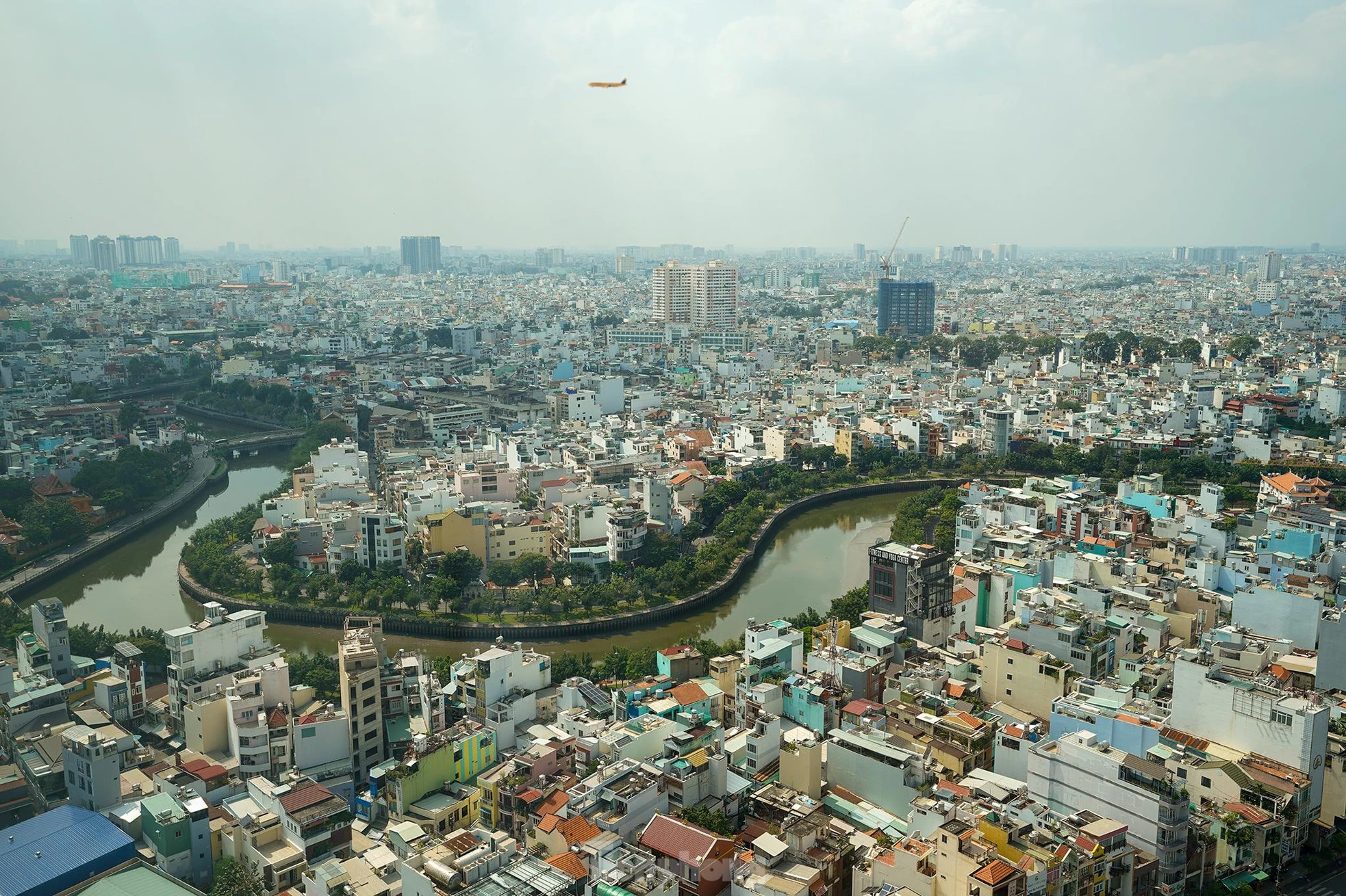 Hình ảnh tương phản đáng buồn của dòng kênh Nhiêu Lộc