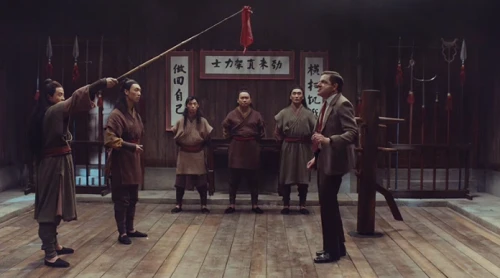 Cú đá “bá đạo” của Mr Bean