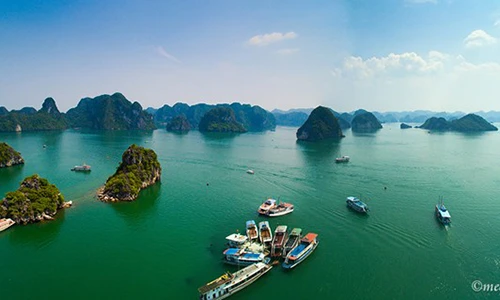 Vịnh Hạ Long đẹp tráng lệ và tuyệt diệu nhìn từ trên cao