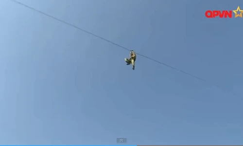 Xem đặc công Việt Nam huấn luyện đổ bộ mục tiêu