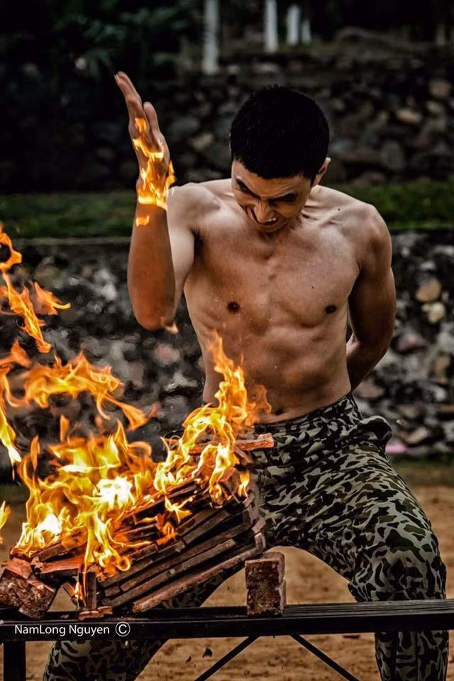 Diễn viên Bình An khoe ảnh chơi "Sao nhập ngũ" với chia sẻ hài hước về tuổi hổ cung Bọ cạp của vợ - á hậu Phương Nga. Ảnh: FB Nguyễn Bình An