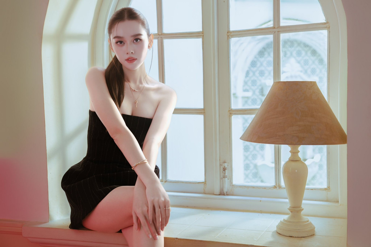 Nhờ nhan sắc thanh khiết cùng phong thái nhẹ nhàng, Á hậu Tường San từng được người hâm mộ ưu ái gọi bằng những danh xưng mỹ miều như “thần tiên tỷ tỷ”, “tiên tử”.