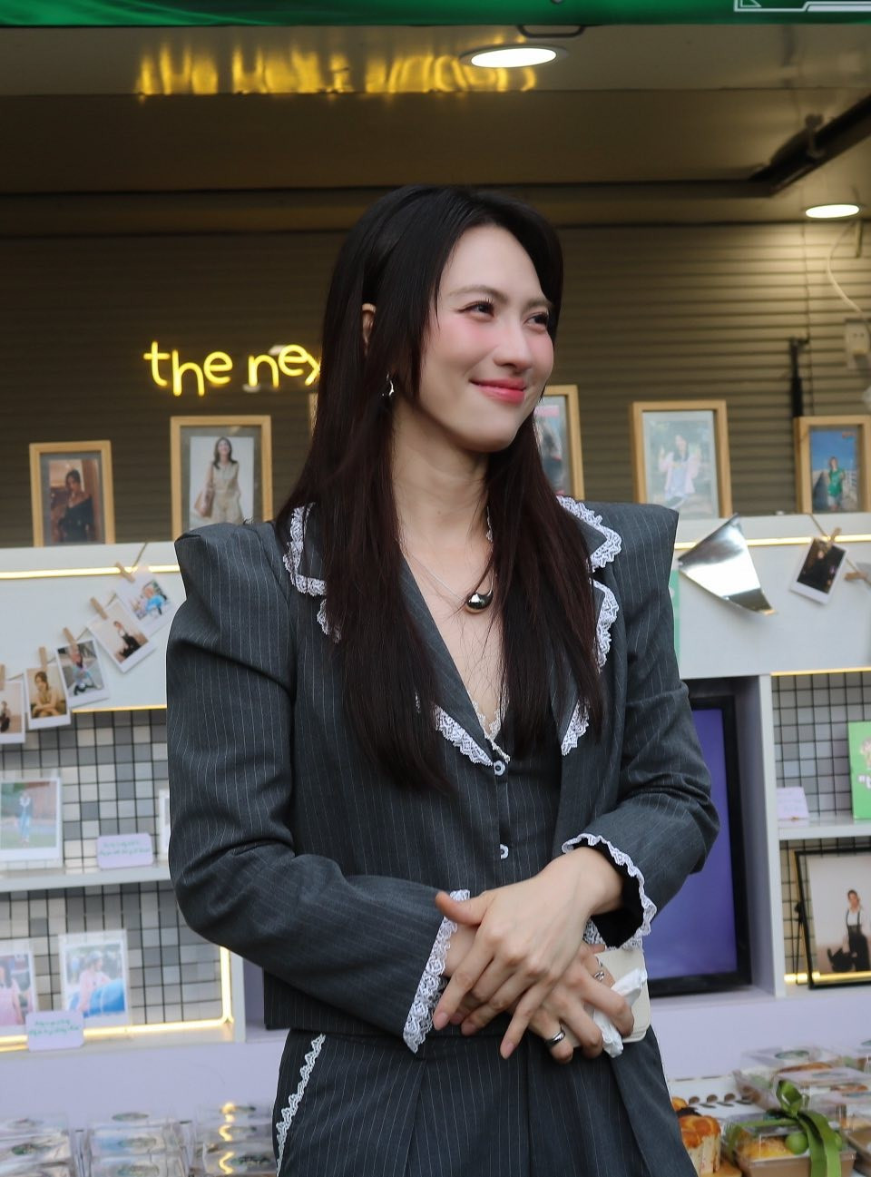 Diễn viên Phương Anh Đào tươi cười rạng rỡ. Ảnh: FB Phương Anh Đào