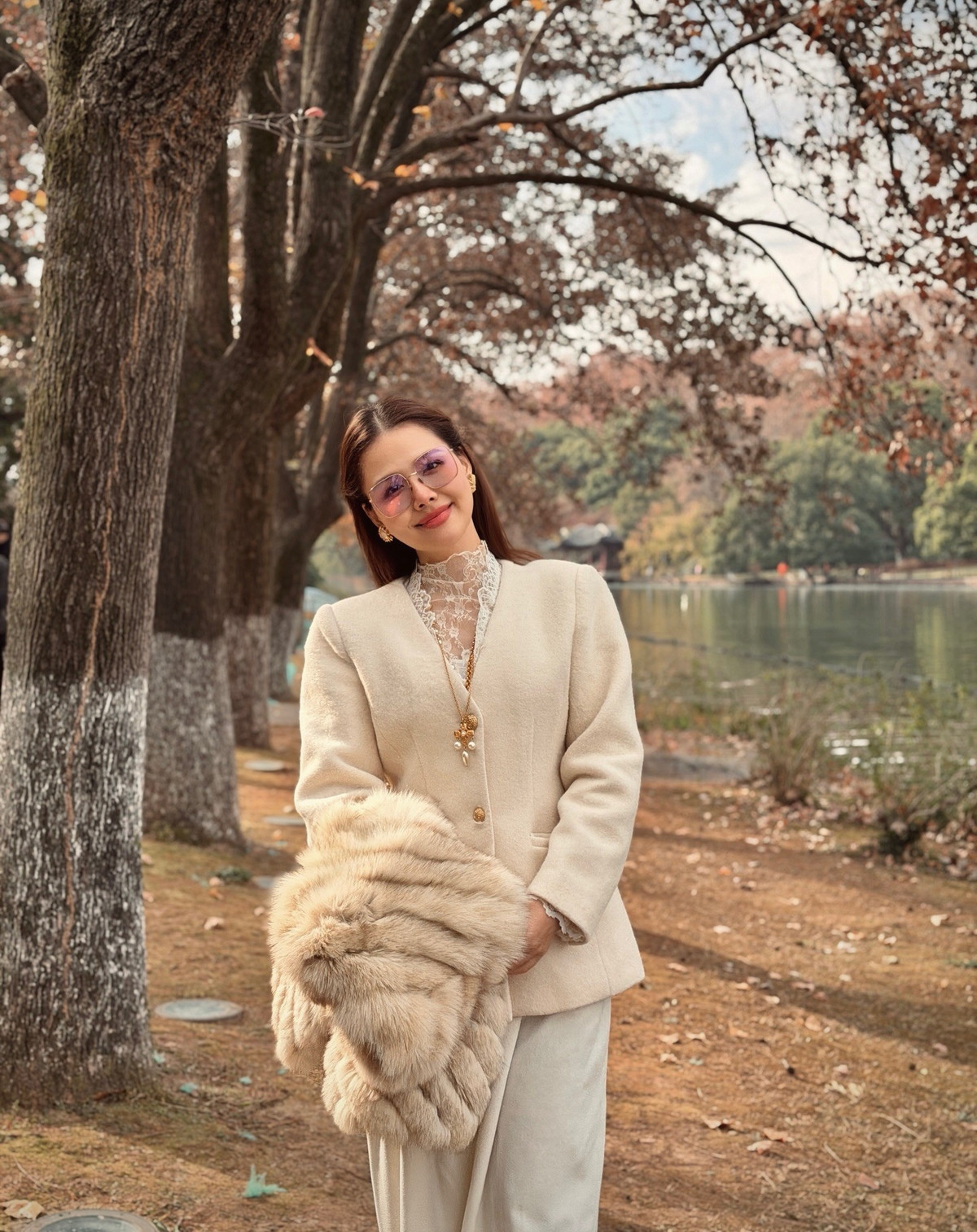 Ở tuổi 36, dù không còn hoạt động nghệ thuật, Phanh Lee vẫn khiến nhiều ngưỡng mộ bởi cuộc sống sang chảnh khi làm "phu nhân hào môn".