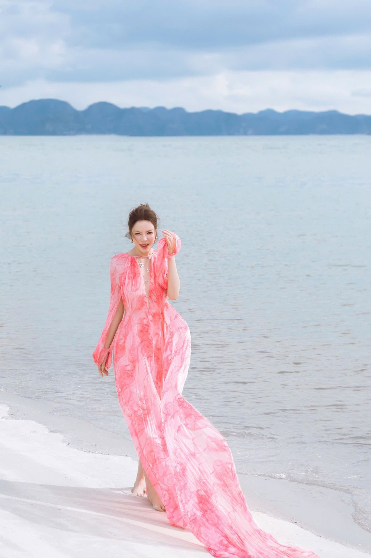 Dù ở độ tuổi U40, Lý Nhã Kỳ vẫn chứng minh sức hút của mình trong làng giải trí Việt. Ảnh: FB Ly Nha Ky