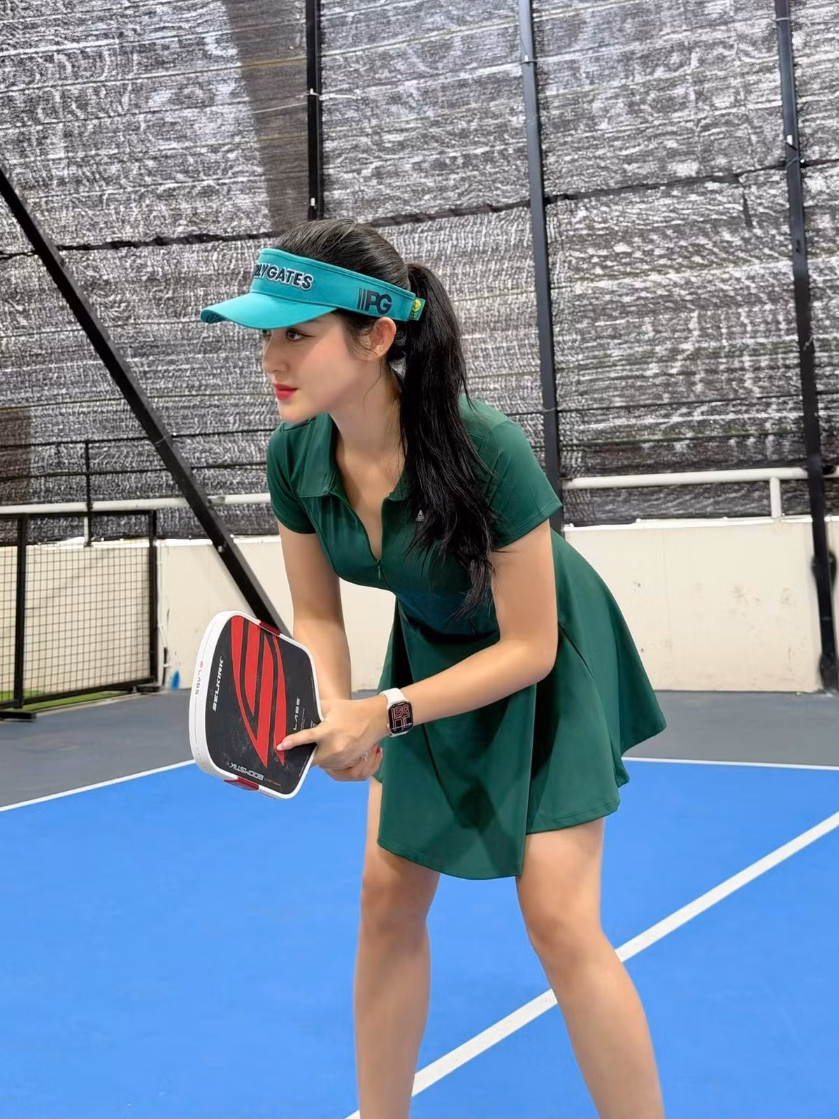 Á hậu Huyền My chia sẻ khoảnh khắc chơi pickleball và tự trêu bản thân “hơi giả trân nhưng mà kệ thôi. Ảnh: FB Nguyen Tran Huyen My