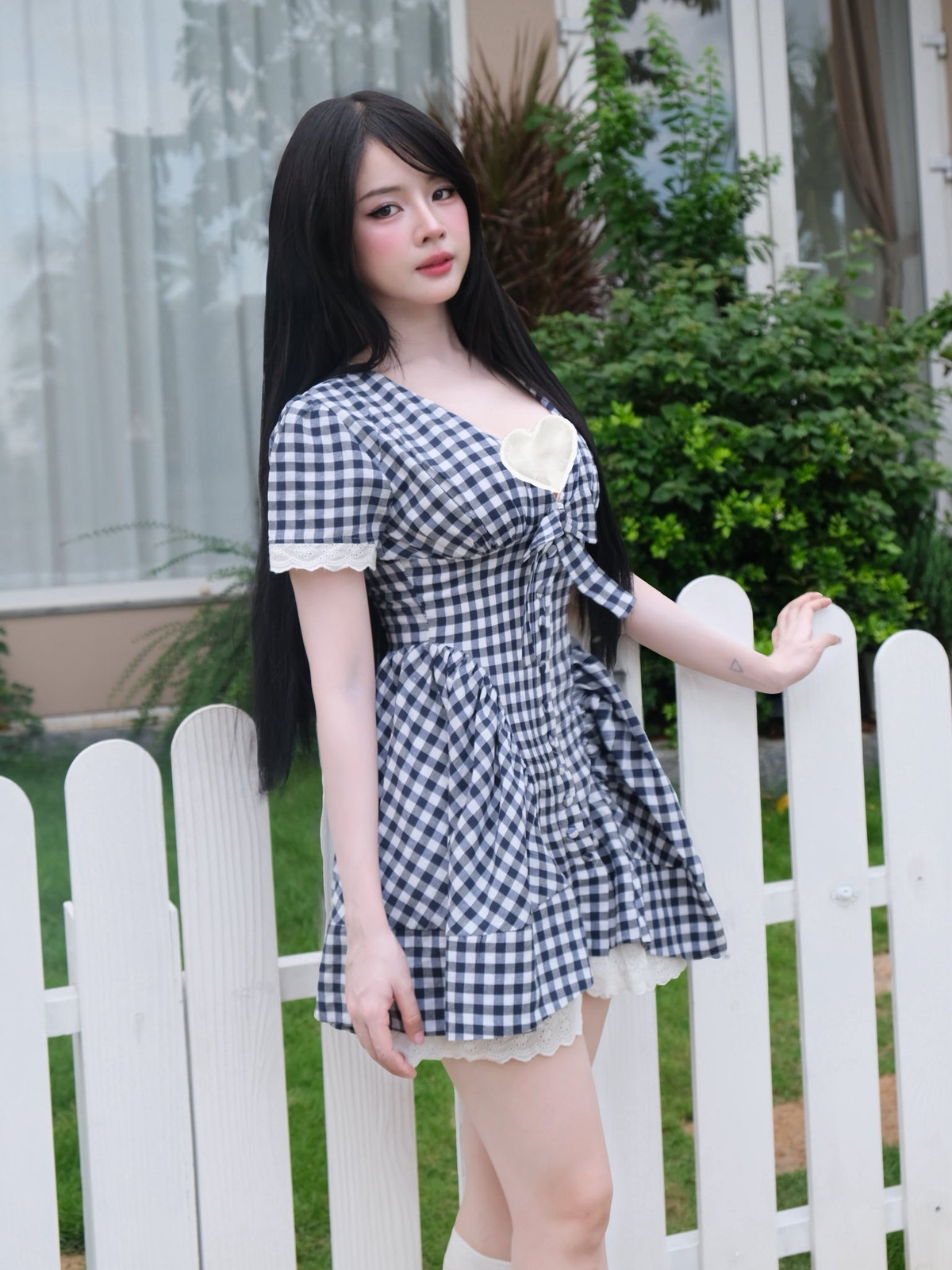 DJ Mie mặc váy với thiết kế trẻ trung như học sinh. Ảnh: FB DJ Mie