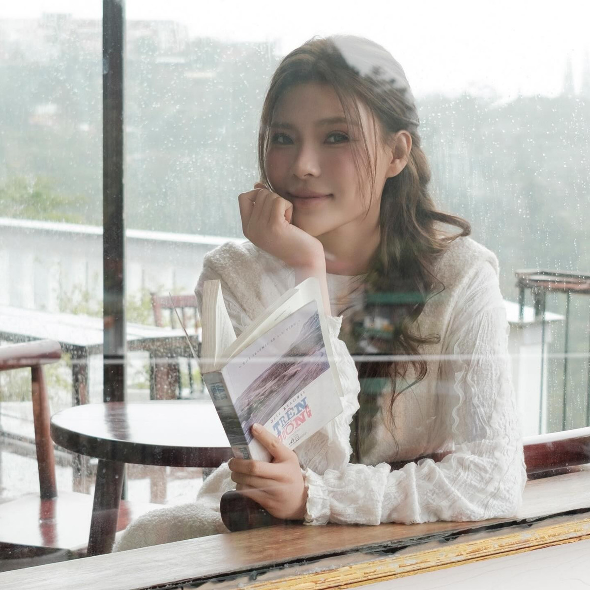 Diễn viên Thuý Diễm cho biết cô yêu mùa đông. Ảnh: FB Nguyễn Ngọc Thuý Diễm