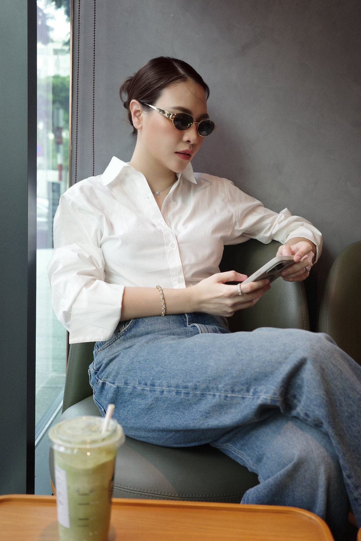 Đàm Thu Trang dí dỏm cho rằng trong bảng xếp hạng nhan sắc của gia đình, cô chính là người đẹp nhất. Ảnh: FB Đàm Thu Trang