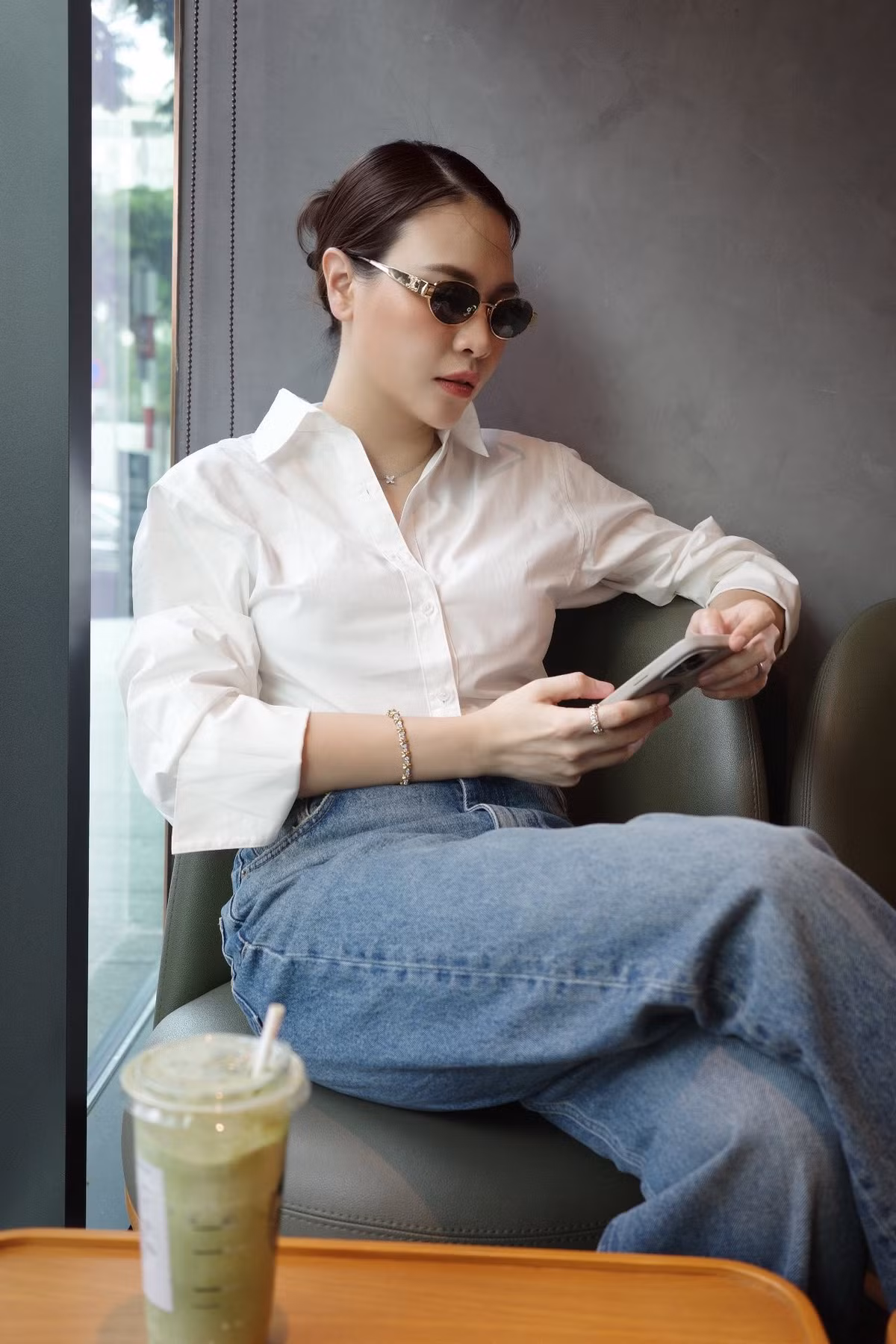 Đàm Thu Trang dí dỏm cho rằng trong bảng xếp hạng nhan sắc của gia đình, cô chính là người đẹp nhất. Ảnh: FB Đàm Thu Trang