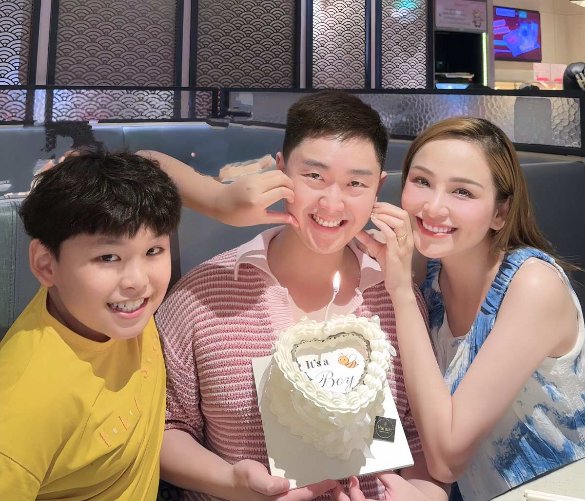 Hoa hậu Diễm Hương chia sẻ loạt khung hình hạnh phúc của gia đình nhỏ. Ảnh: FB Maria Diễm Hương