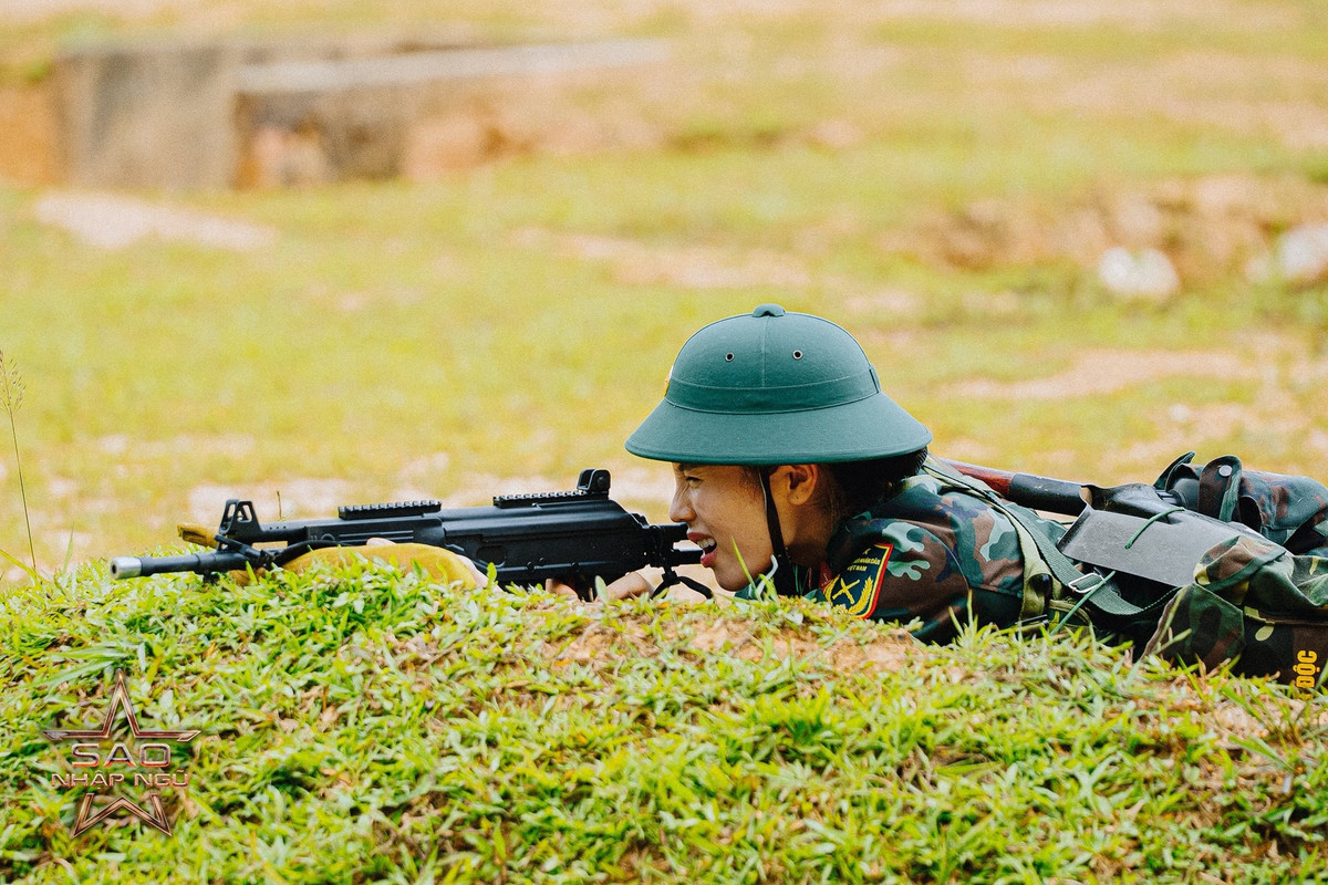 Hoa hậu Kỳ Duyên lăn xả hết mình ở khi tham gia Sao nhập ngũ. Ảnh: FB Nguyen Cao Ky Duyen