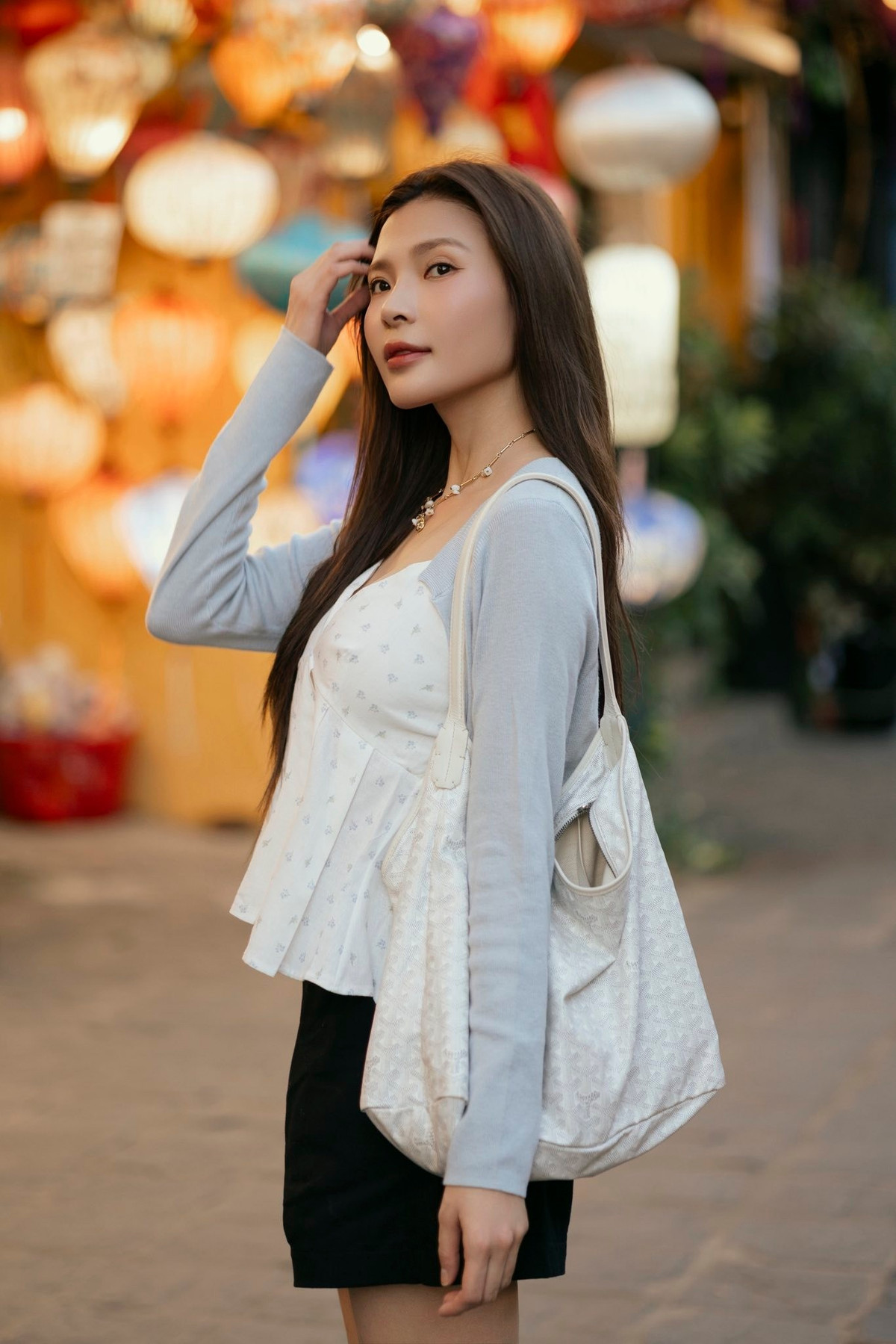 Diễn viên Thuý Diễm chụp ảnh khi đến Hội An. Ảnh: FB Nguyễn Ngọc Thuý Diễm