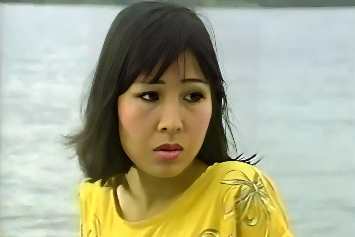 Thời trẻ, nữ nghệ sĩ sở hữu vẻ đẹp dịu dàng, gương mặt thanh tú.