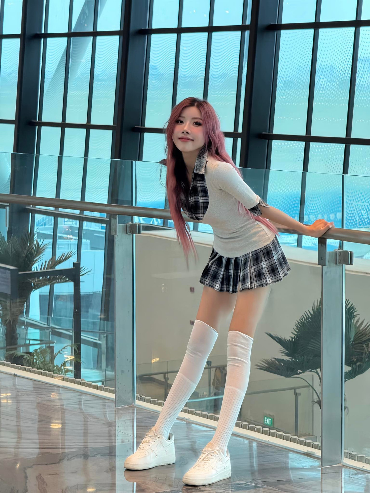 View - Trang Pháp diện áo dài trắng diễu hành A80, được khen trẻ trung như nữ sinh | Báo Tri thức và Cuộc sống - TIN TỨC PHỔ BIẾN KIẾN THỨC 24H