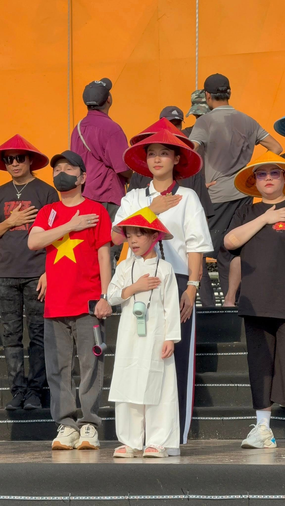 Trước đó, Khả Ngân hăng say luyện tập cho Lễ diễu binh, diễu hành kỷ niệm 80 năm Quốc khánh 2/9. Ảnh: FB Khả Ngân Sushi