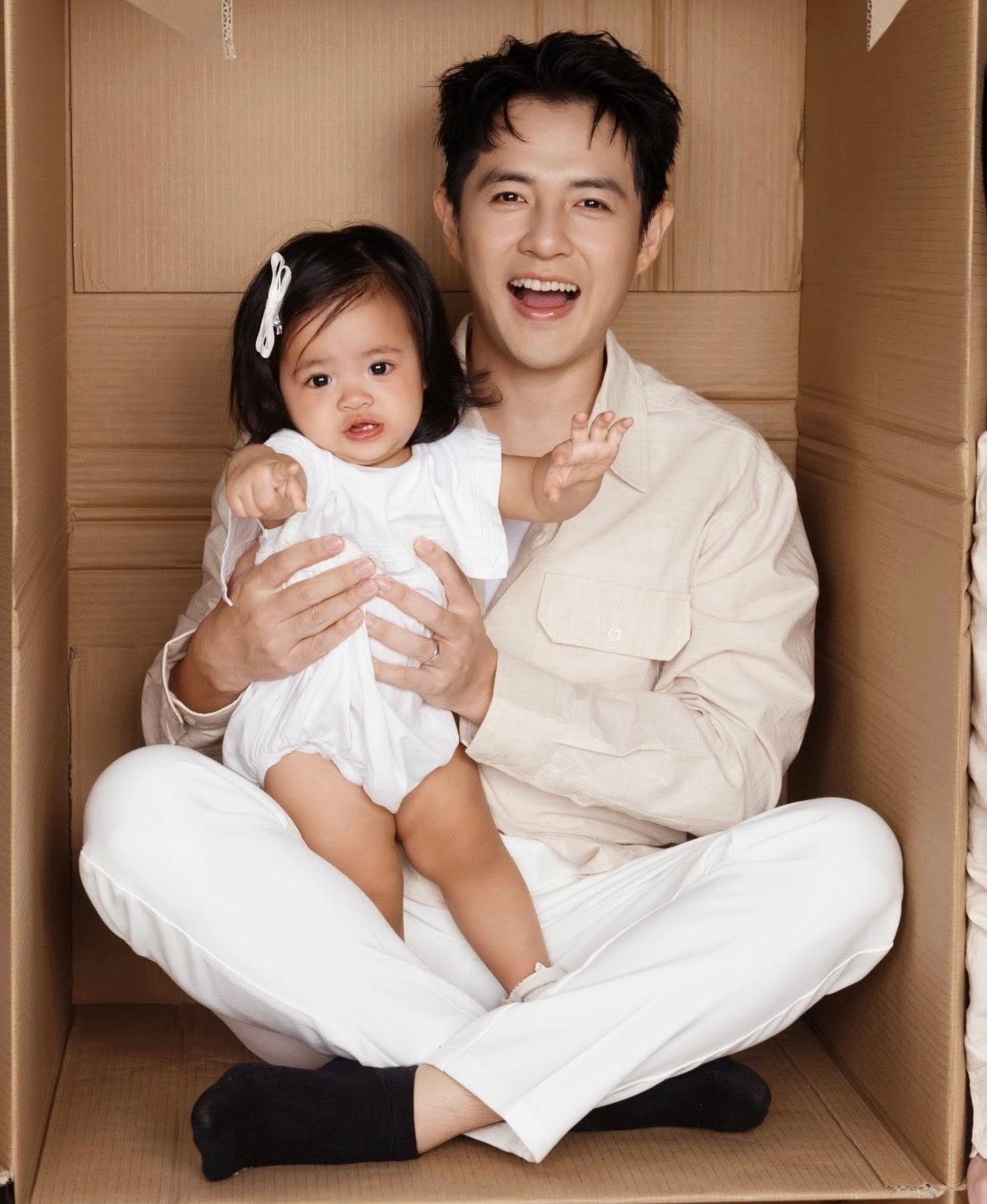 Tin tức sao Việt 24/8: Ông Cao Thắng đăng tải loạt ảnh về gia đình nhỏ lên mạng xã hội nhân dịp sinh nhật con gái Hannie. Ảnh: FB Ông Cao Thắng