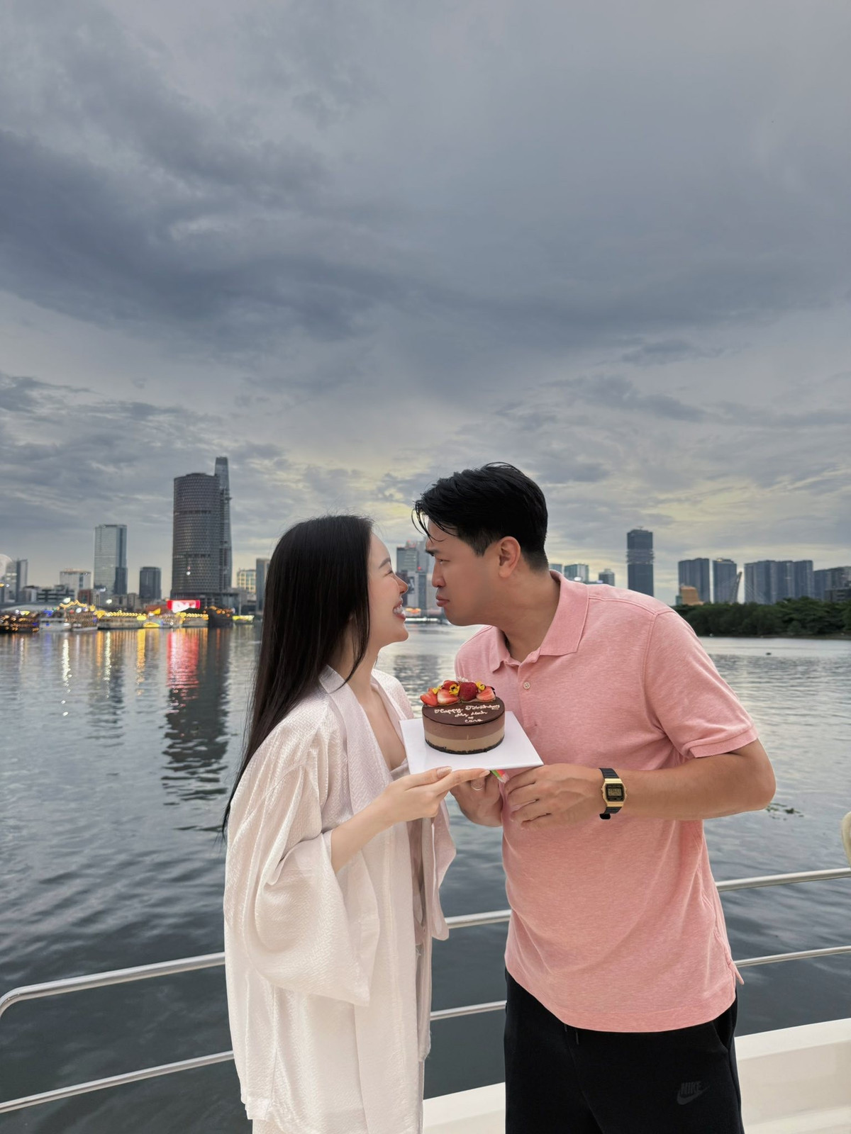 Người đẹp Linh Rin đón sinh nhật bên ông xã Phillip Nguyễn. Ảnh: FB Ngô Phương Linh