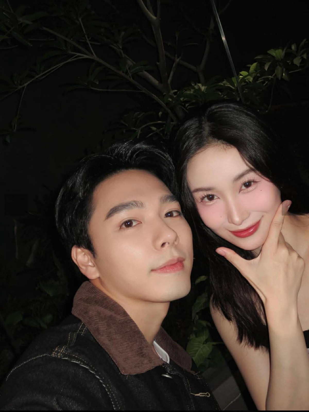 Đặc biệt, sau khi công khai việc nâng ngực, Jun Vũ tự tin hơn với phong cách thời trang táo bạo, khoe trọn lợi thế hình thể.