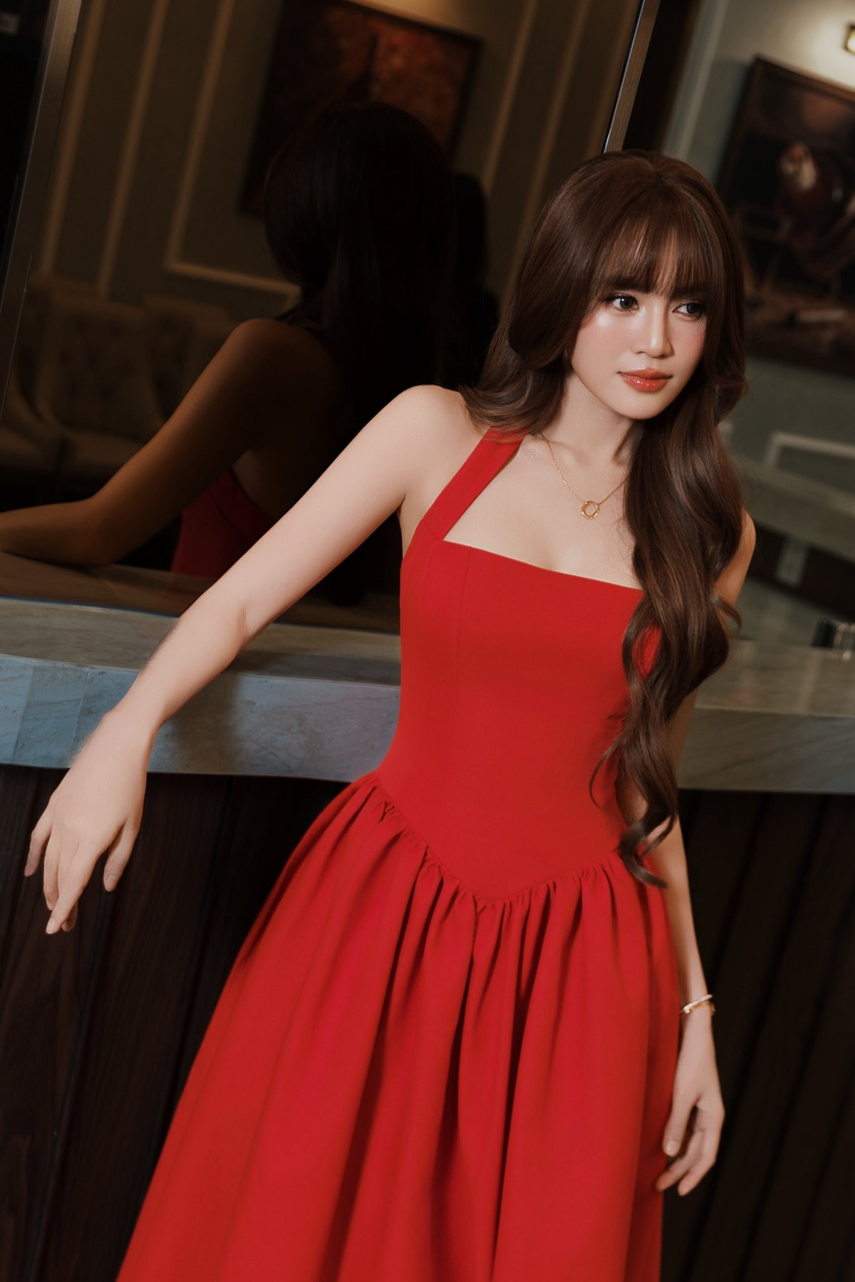 Diễn viên Ninh Dương Lan Ngọc xinh đẹp quyến rũ với váy đỏ. Ảnh: FB Ninh Dương Lan Ngọc