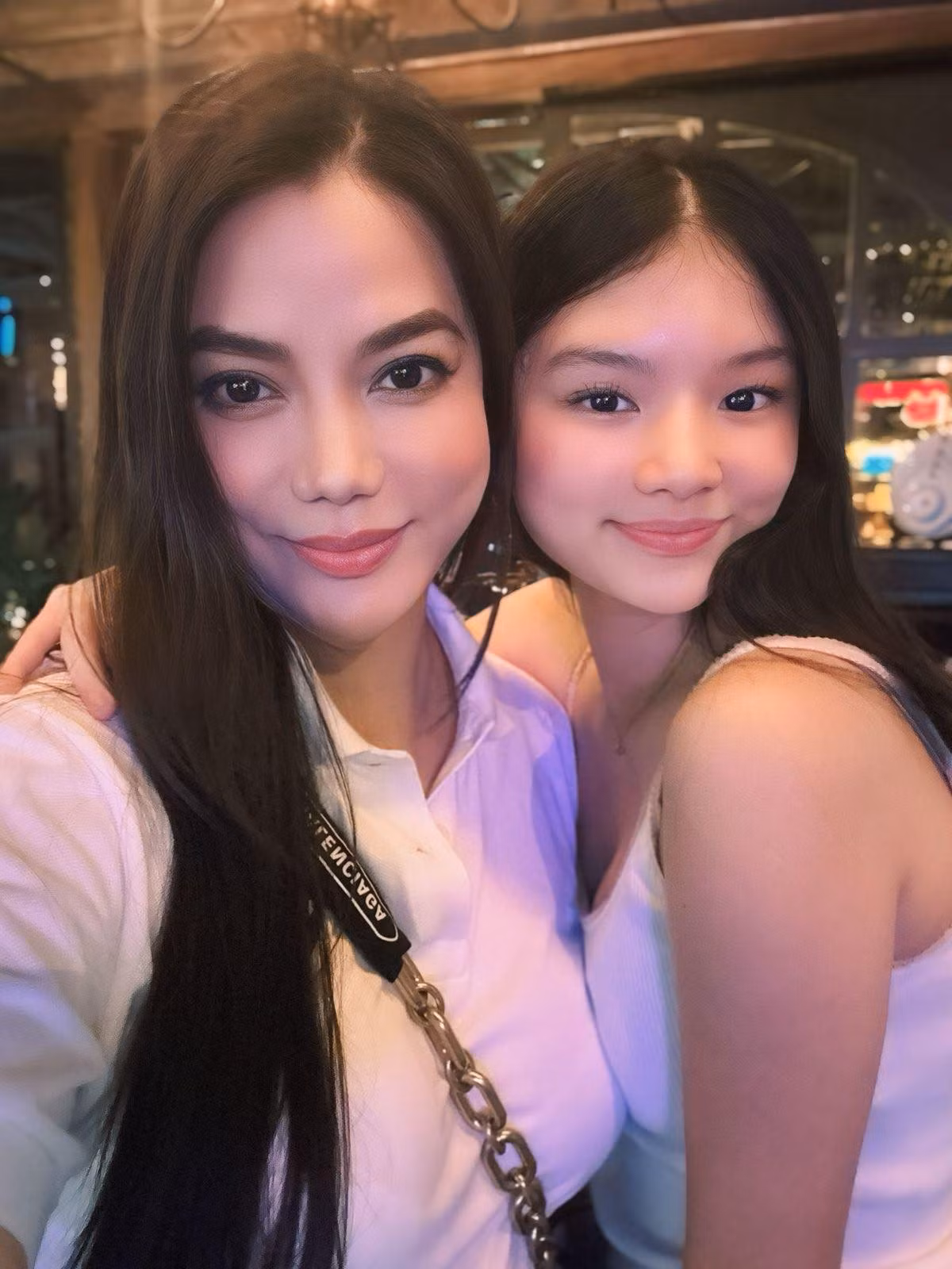 Không chỉ sở hữu ngoại hình nổi bật, Bảo Tiên còn ghi điểm bởi tính cách dịu dàng, lễ phép cùng thành tích học tập đáng nể. Ảnh: FB Trương Ngọc Ánh