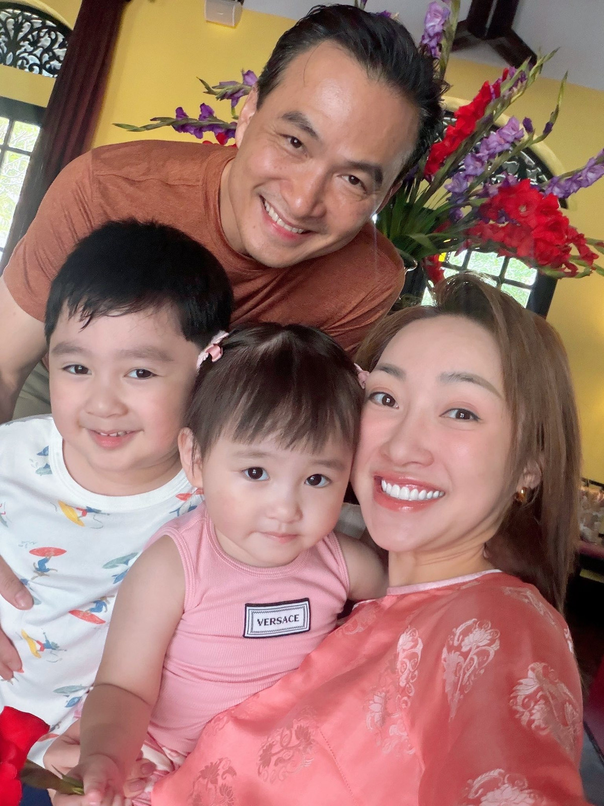 Gia đình diễn viên Chi Bảo quây quần ngày cuối tuần. Ảnh: FB Lý Thùy Chang