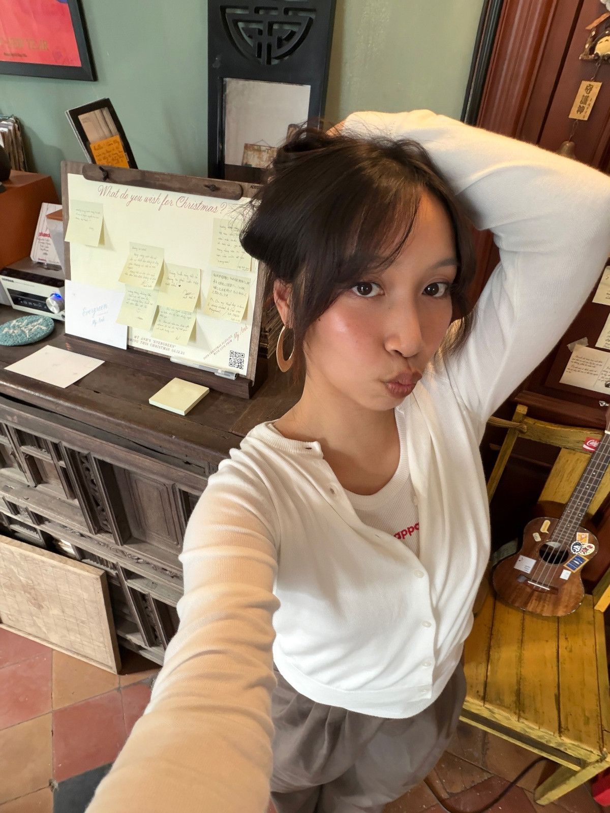 Các sản phẩm âm nhạc của cô được đánh giá mang màu sắc mới mẻ, trẻ trung, tiệm cận xu hướng quốc tế, thể hiện tư duy âm nhạc hiện đại của thế hệ Gen Z.