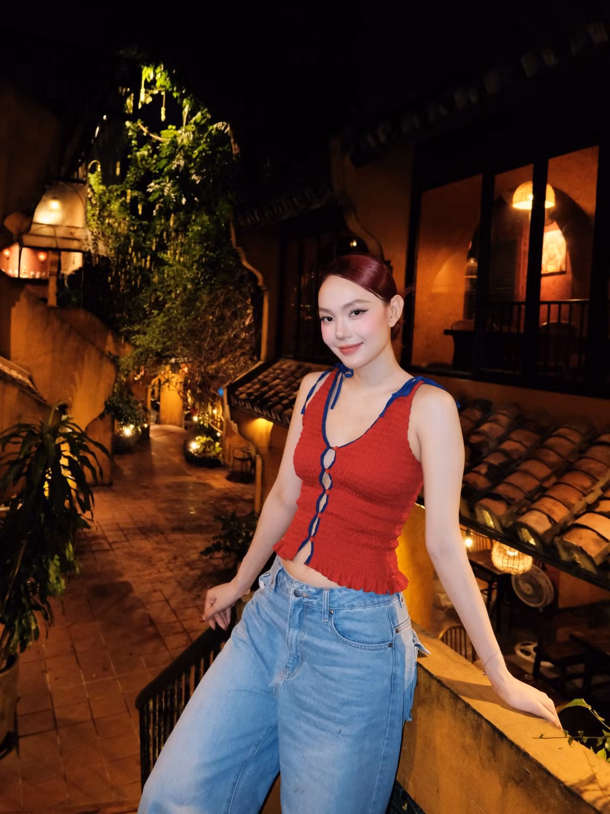 Minh Hằng "đổi gió" phong cách với tóc nhuộm màu đỏ nổi bật. Ảnh: FB Minh Hằng