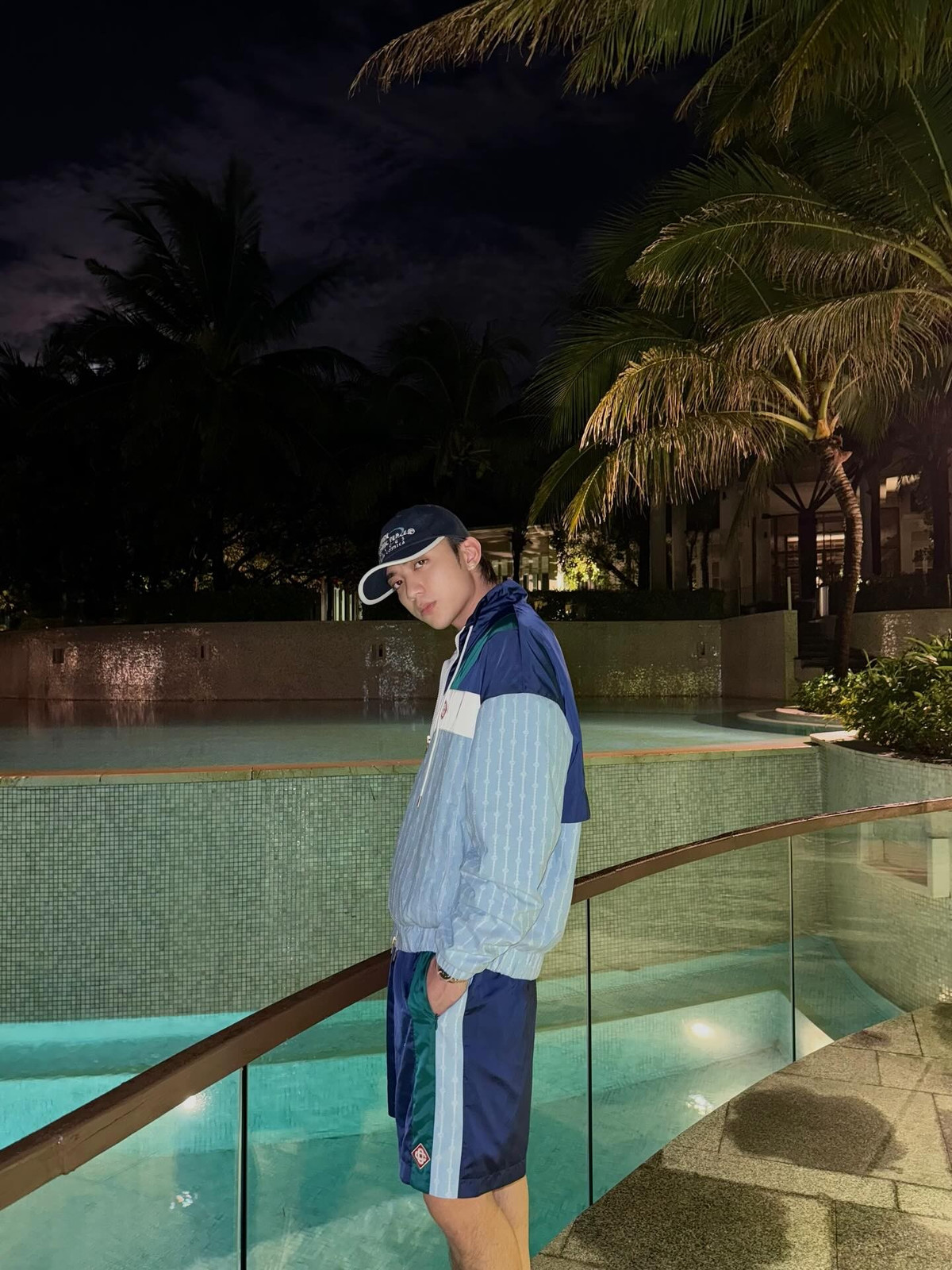 Soobin tận hưởng phút thư giãn trong chuyến du lịch cùng gia đình. Ảnh: FB Sơn Hoàng Nguyễn