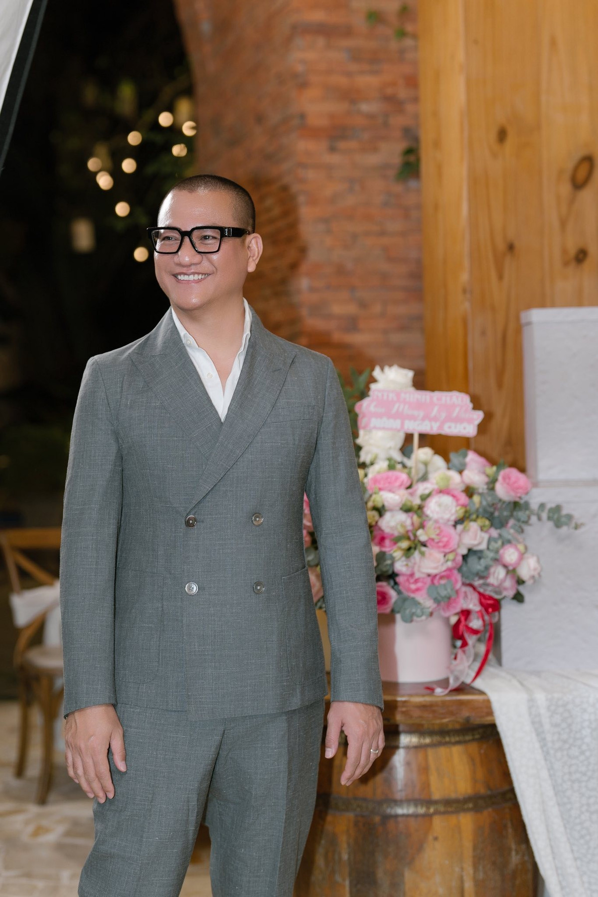 Kể từ sau lễ cưới, cặp đôi không ngần ngại chia sẻ những khoảnh khắc đời thường ngọt ngào lên mạng xã hội và thường xuyên xuất hiện cùng nhau tại các sự kiện lớn nhỏ trong làng giải trí.