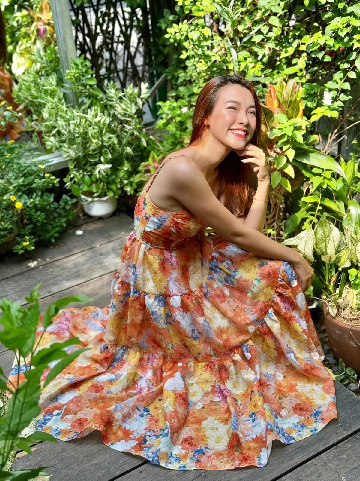 Cô chăm chỉ tập luyện thể thao, duy trì chế độ ăn uống khoa học. Nhờ đó, Hoàng Oanh nhận được nhiều lời khen về visual trẻ trung, làn da rạng rỡ cùng vóc dáng thon gọn đáng ngưỡng mộ.