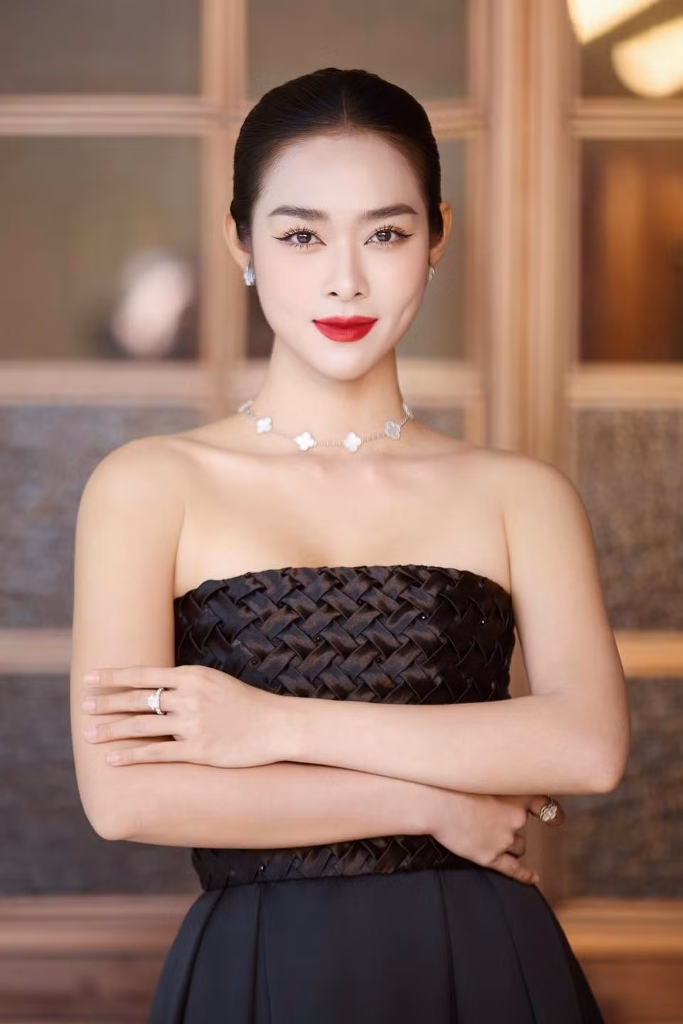 Diệp Bảo Ngọc mặc đầm để lộ vai trần đi sự kiện ra mắt phim. Ảnh: FB Diệp Bảo Ngọc