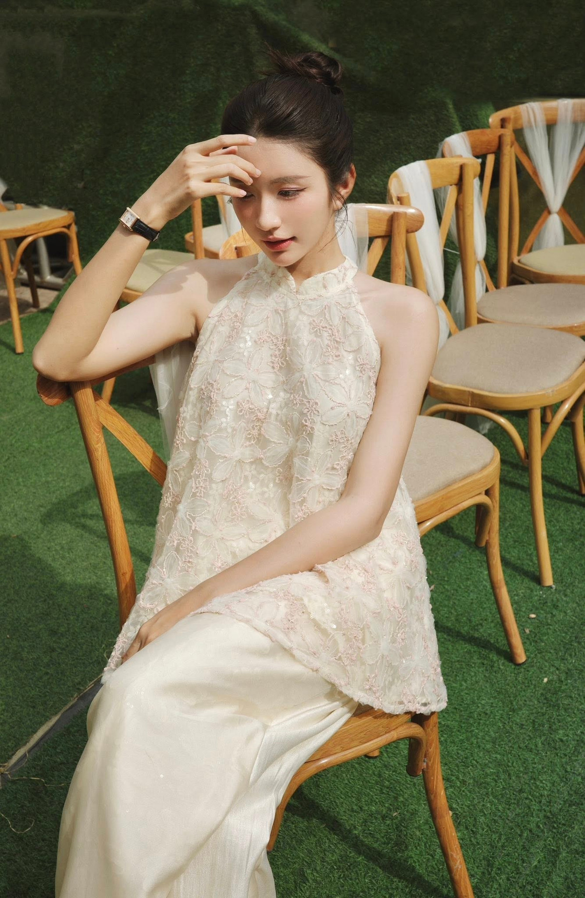 Ngọc Huyền xinh đẹp, dịu dàng khi diện áo yếm. Ảnh: FB Nguyễn Ngọc Huyền