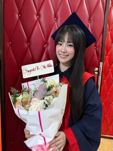Tin tức sao Việt 16/12: Ca sĩ Lương Bích Hữu tốt nghiệp đại học ở tuổi 41. Ảnh: FB LuongBichHuu