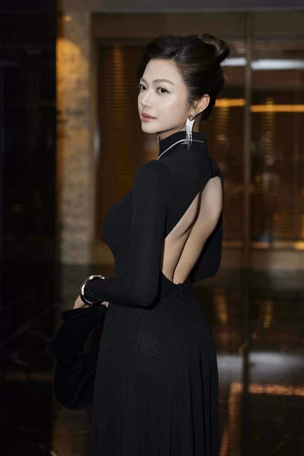 Vòng eo hiện tại của nữ diễn viên chạm mốc 62 cm, giúp cô trông thanh thoát và mềm mại hơn trong những cảnh quay cần sự uyển chuyển của bộ môn nghệ thuật múa.