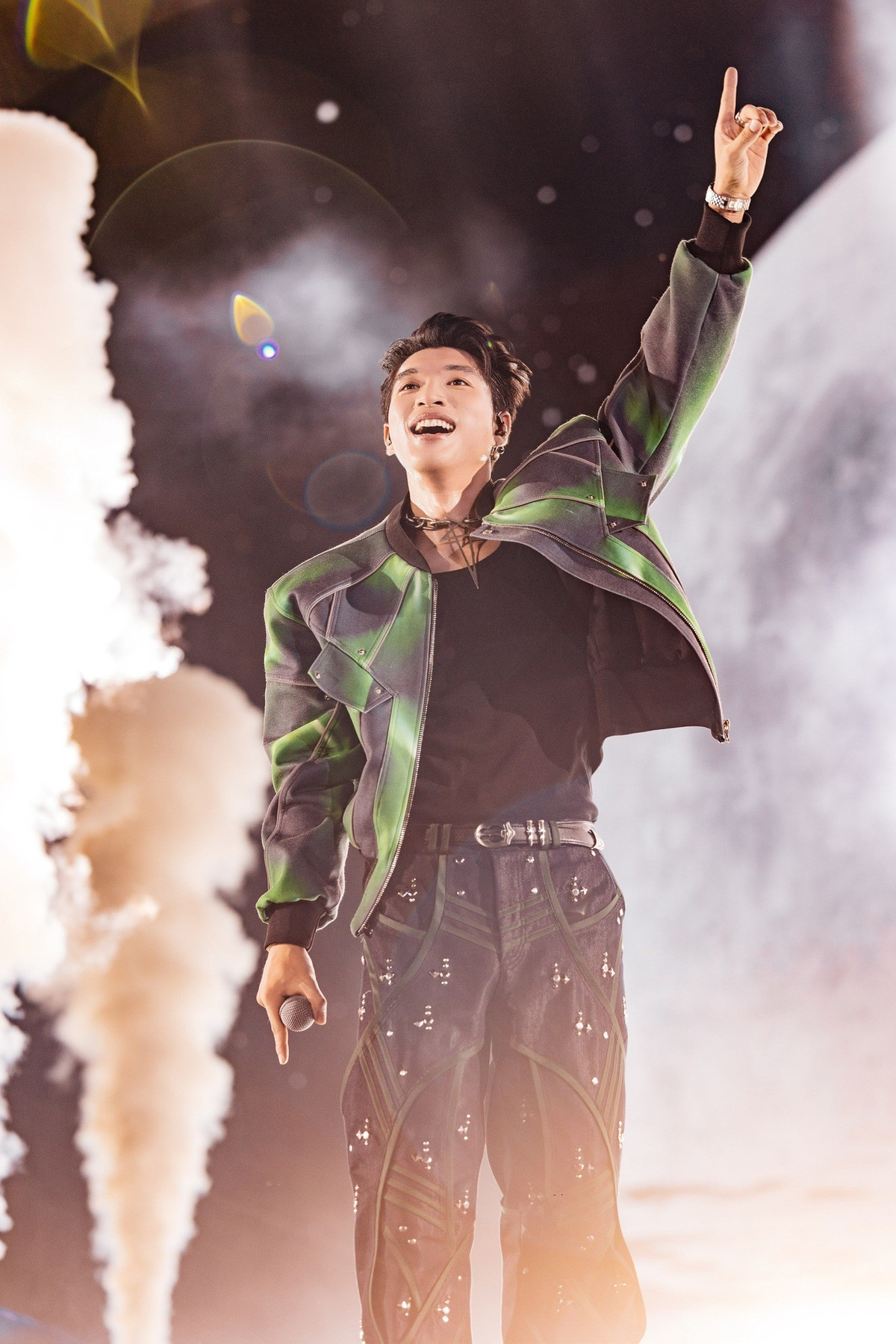 HIEUTHUHAI biểu diễn cực cháy trên sân khấu. Ảnh: FB HIEUTHUHAI