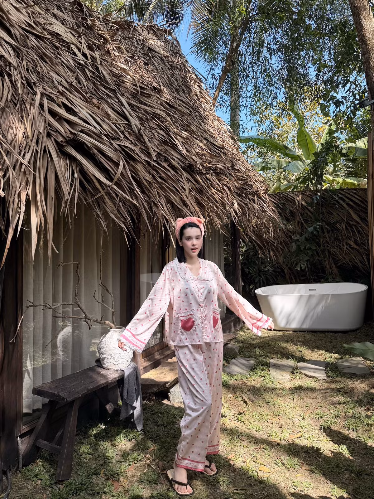 Bên cạnh cuộc sống viên mãn, nhan sắc của Quỳnh Lương khi trở thành “mẹ bỉm sữa” cũng nhận được nhiều lời khen ngợi.