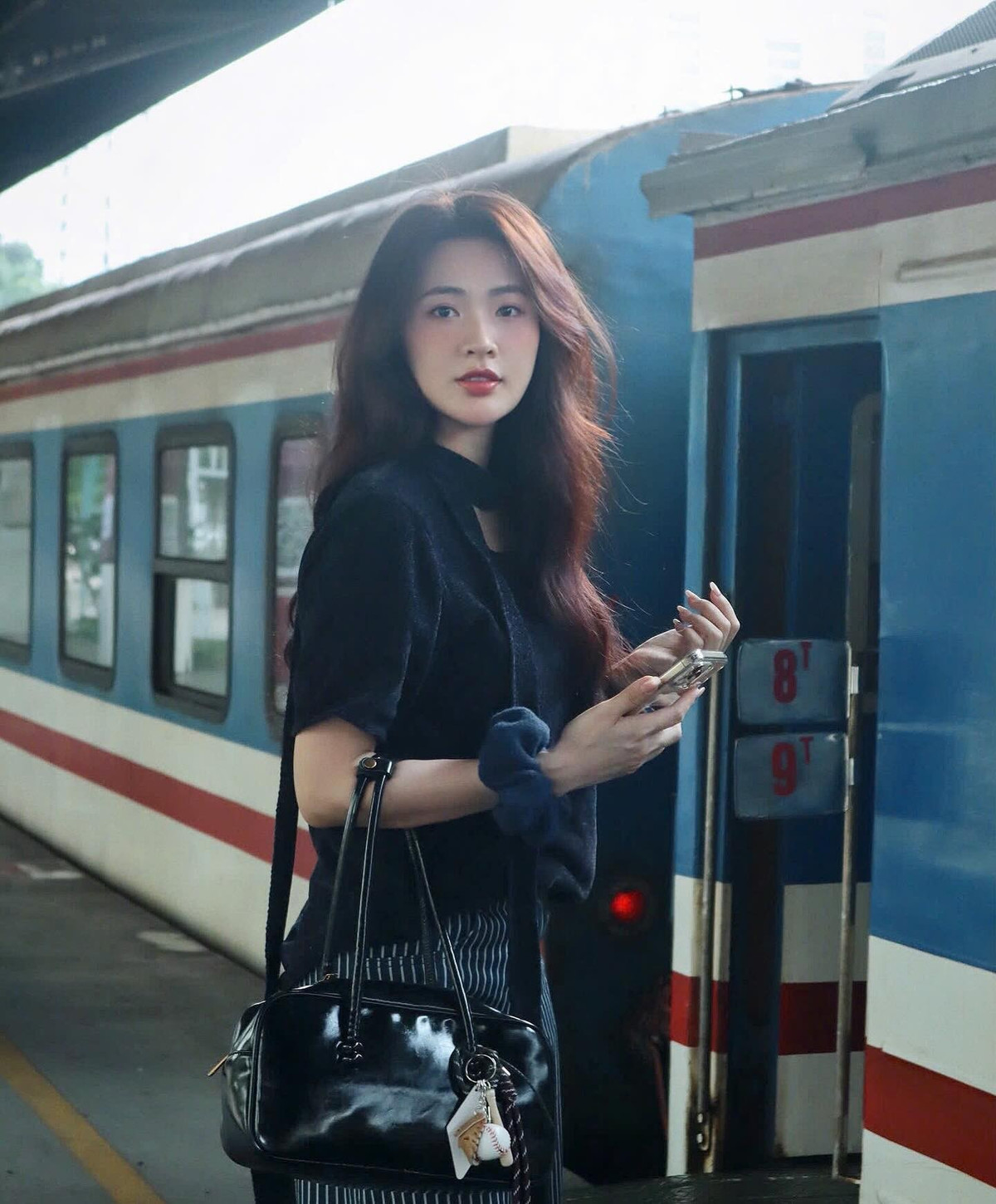 Diễn viên Minh Trang được xem là người tình màn ảnh của Song Luân do hợp tác trong hai bộ phim truyền hình ăn khách là "Cây Táo Nở Hoa" và "Yêu Trước Ngày Cưới".