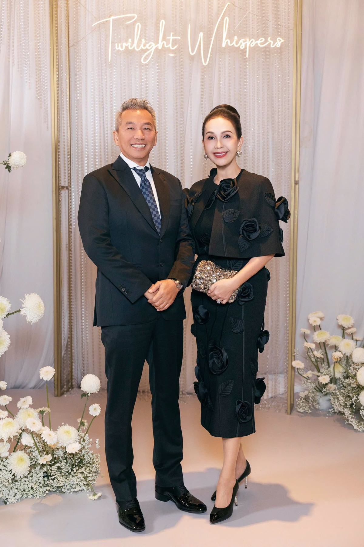 Hiếm có nghệ sĩ nào bước qua tuổi lục tuần mà vẫn giữ được diện mạo tươi tắn, thanh lịch như Diễm My.