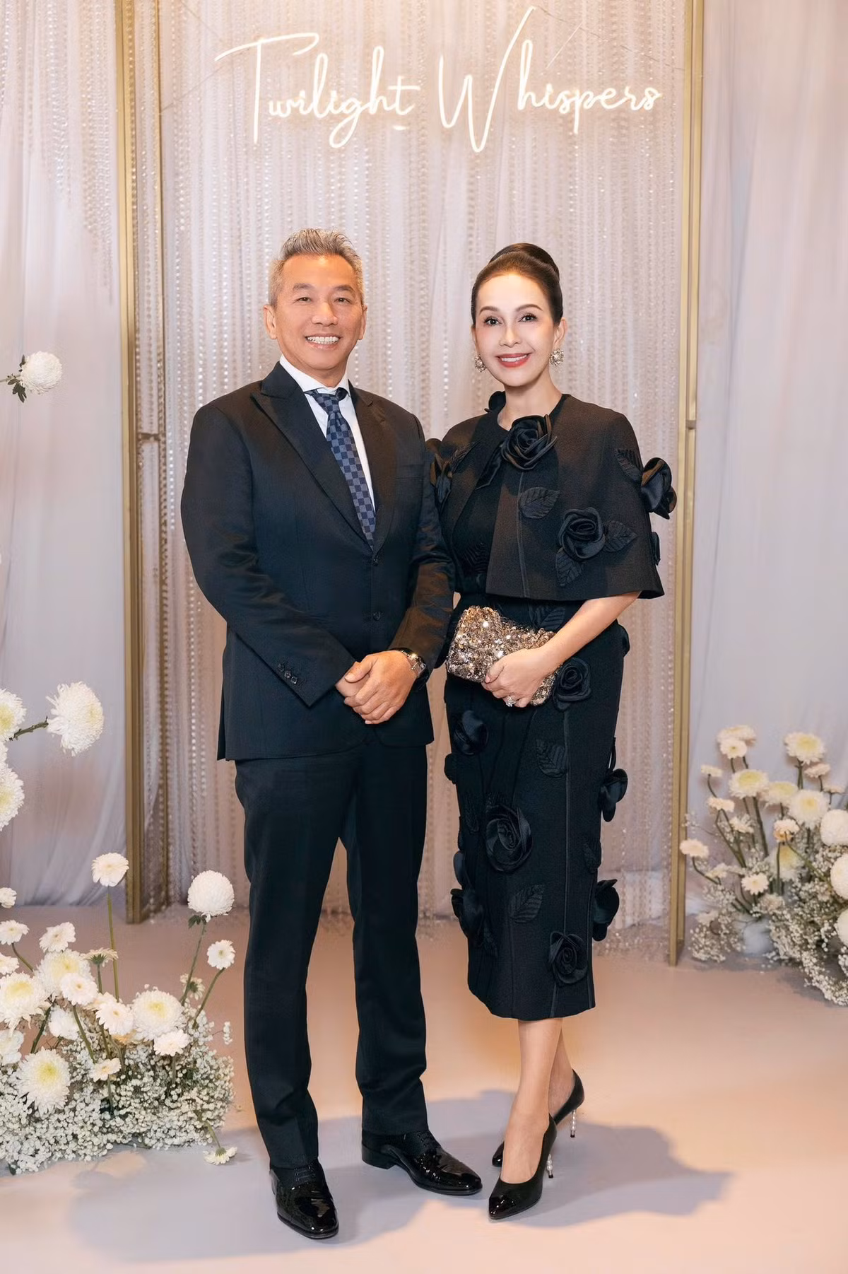 Hiếm có nghệ sĩ nào bước qua tuổi lục tuần mà vẫn giữ được diện mạo tươi tắn, thanh lịch như Diễm My.