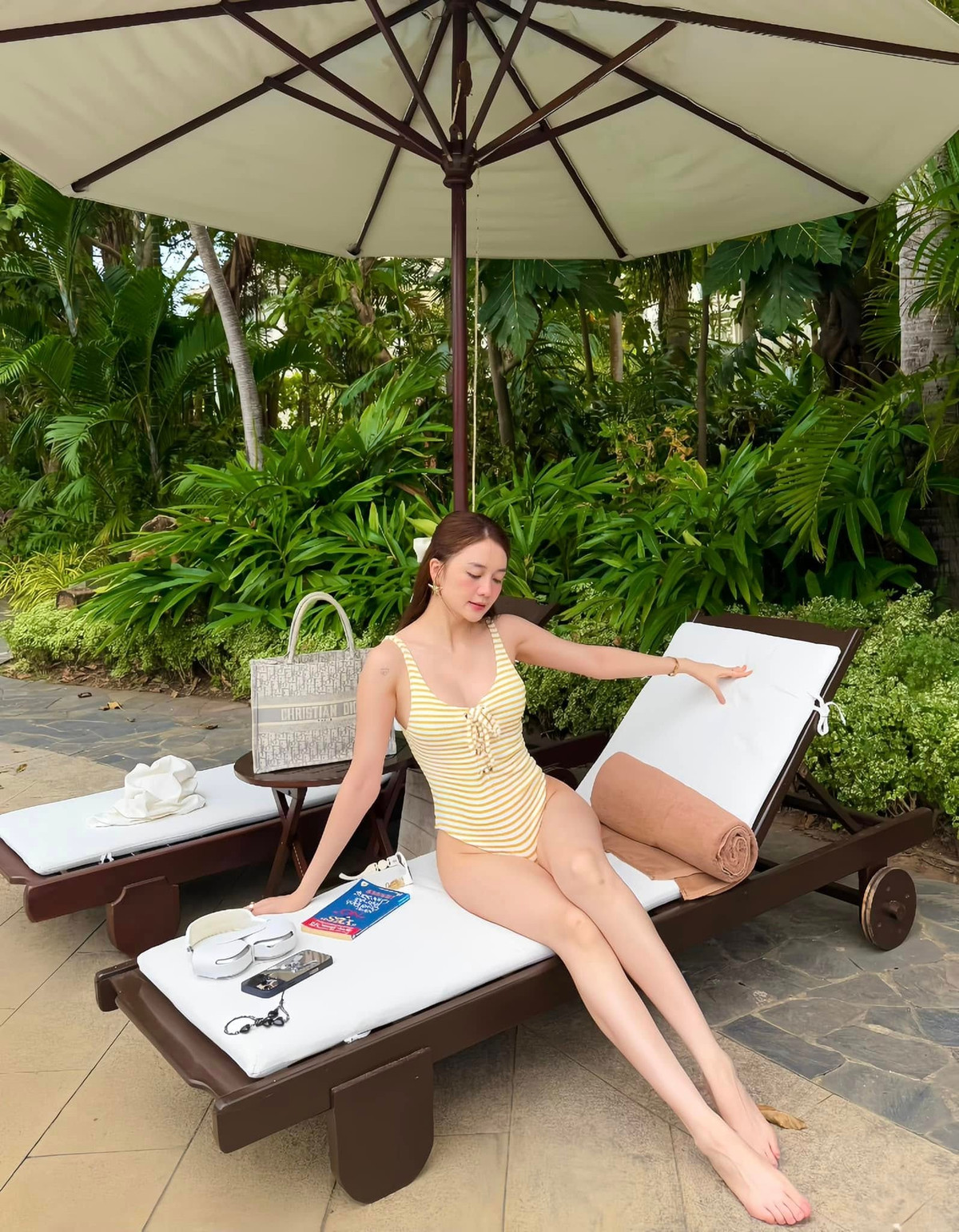 Nữ ca sĩ tự tin khoe hình thể mỗi khi diện bikini. Ảnh: FB Thiều Bảo Trang