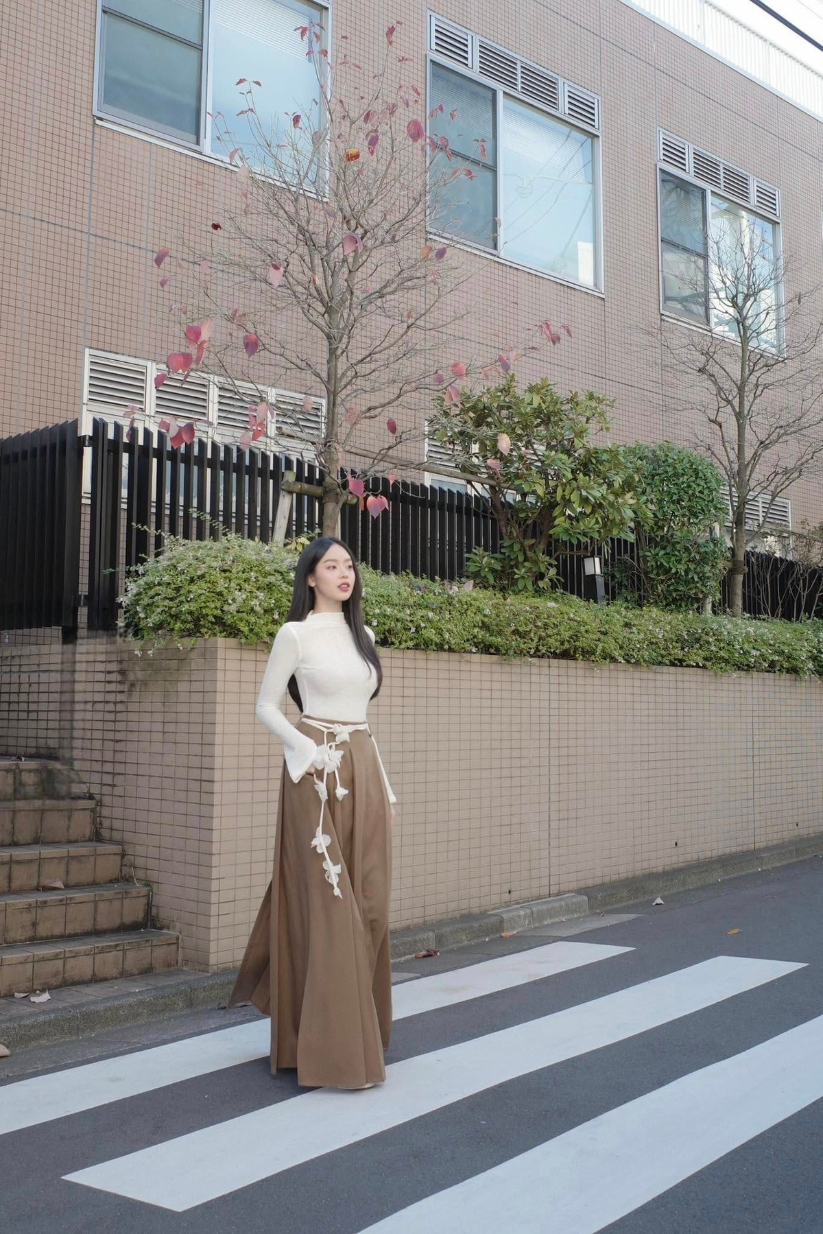 Hoa hậu Thanh Thủy khoe dáng trên đường phố Nhật Bản. Ảnh: FB Huỳnh Thị Thanh Thủy