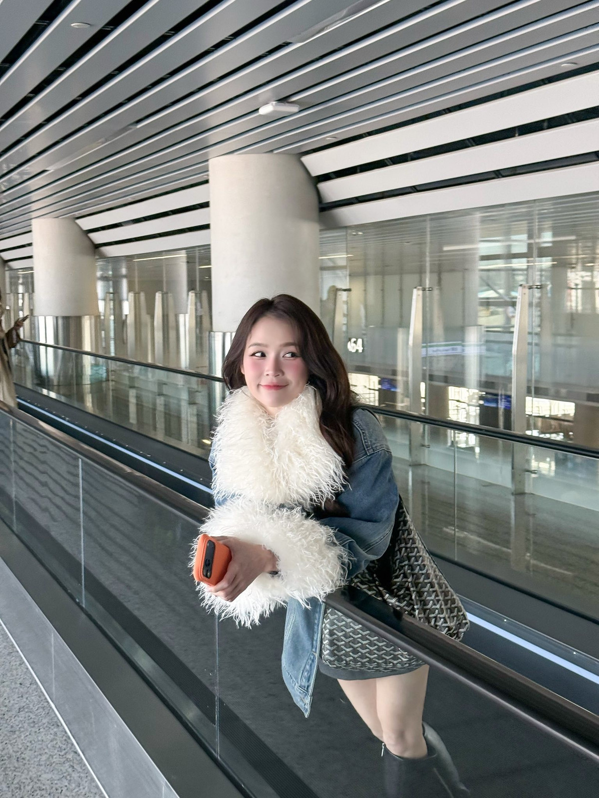 Sau khi kết hôn với chồng người Hàn Quốc và đón chào cặp sinh đôi I-jin và I-jun vào đầu năm nay, Sam đã khiến nhiều người kinh ngạc với tốc độ lấy lại vóc dáng.