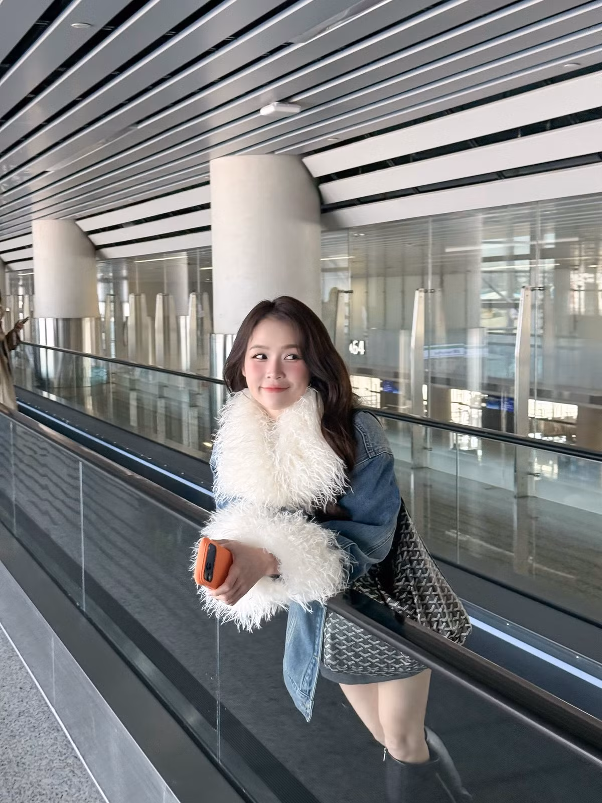 Sau khi kết hôn với chồng người Hàn Quốc và đón chào cặp sinh đôi I-jin và I-jun vào đầu năm nay, Sam đã khiến nhiều người kinh ngạc với tốc độ lấy lại vóc dáng.