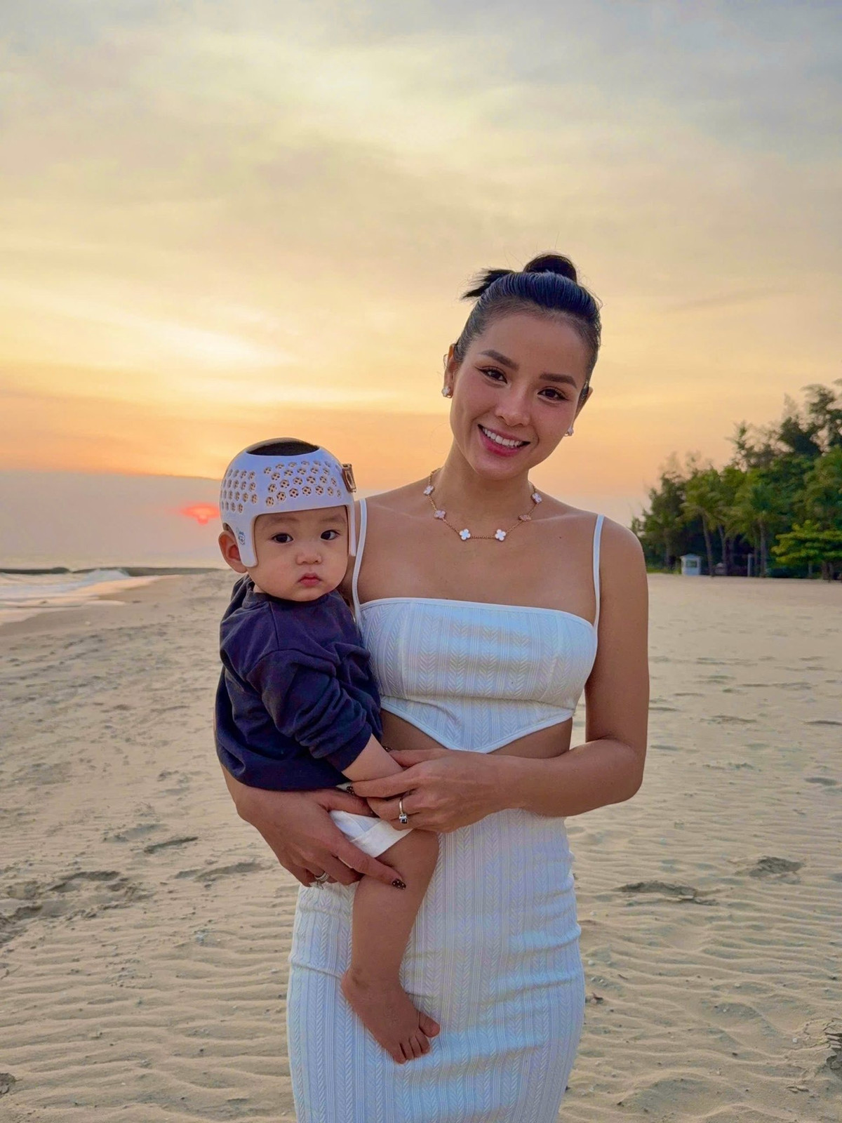 Không ít cư dân mạng dành lời khen cho vóc dáng “gái ba con” của Phương Trinh Jolie.