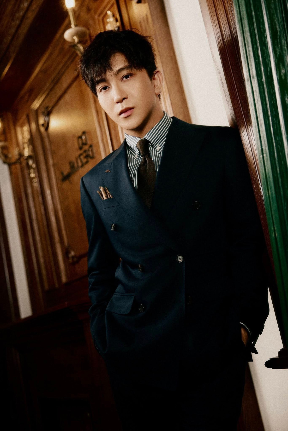 Ra Bắc sống cùng mẹ, B Trần phát triển sự nghiệp diễn xuất trong các phim giờ vàng. Ảnh: FB B Trần