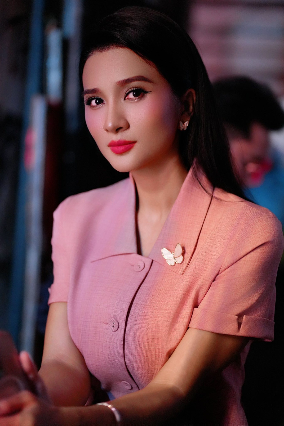 Kim Tuyến sinh năm 1987, nhận giải Cánh diều vàng năm 2009 với bộ phim Chuyện tình đảo Ngọc. Kim Tuyến tham gia các phim khác như Tuổi thanh xuân, Cát nóng, Ngủ với hồn ma…